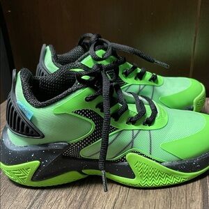 Kids Green Athletic Shoes Size2